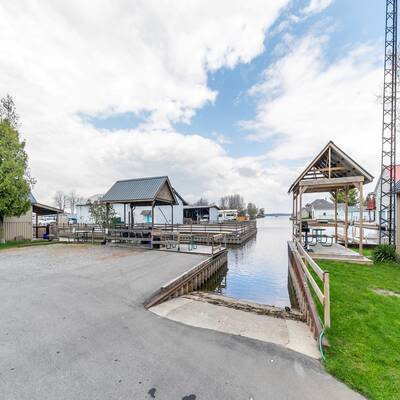 Waterfront Cottage Resort in Long Point