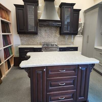 Kitchen Design Showroom & Manufacturing For Sale in Mississauga/ Oakville Area