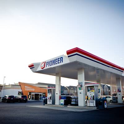 Pioneer Gas Station with Country Style and Mr Cub for Sale