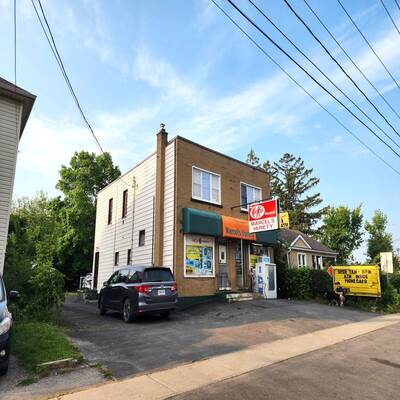 Well Established Convenience with BLDG in Welland ON $929,000