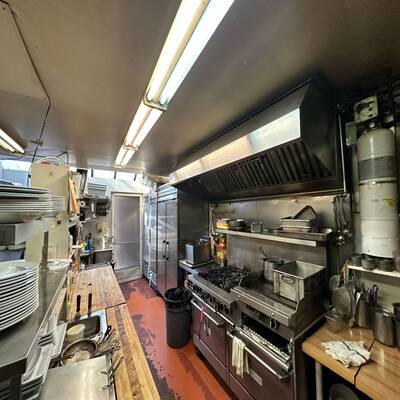 West Vancouver Established Restaurant for Sale(1373 Marine Drive, West Vancouver, BC, Canada)