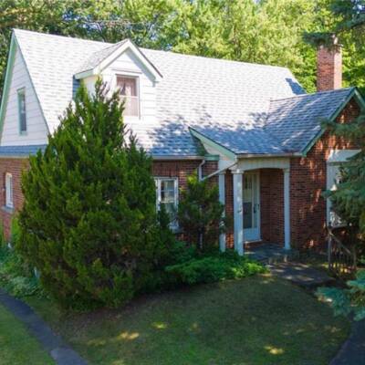 Two-Story Home with Large Private Yard & Investment Potential in Niagara Falls, ON