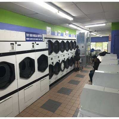 Excellent Unattended Coin Laundry_Toronto Downtown