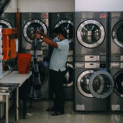 FULLY ATTENDED COIN LAUNDROMAT IN MISSISSAUGA