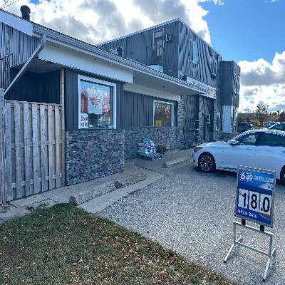 Investment Corner Commercial Property of Variety Store & 4 Bedroom APT