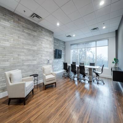 3 Modern Offices 2Wash Front Rec. 12ft Ceil., Oakville