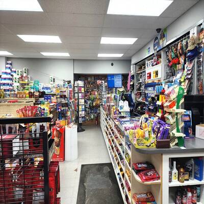 Thriving convenience store in Lake Simcoe area