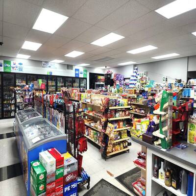 Thriving convenience store in Lake Simcoe area