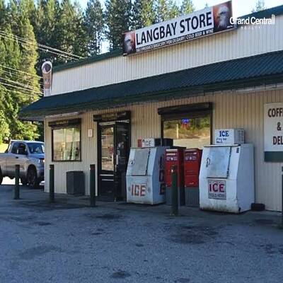 Prime 0.7-acre Commercial Property in Powell River（2365 Langbay Rd, Powell River）