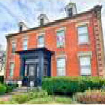 Commercial Building in Downtown For Sale