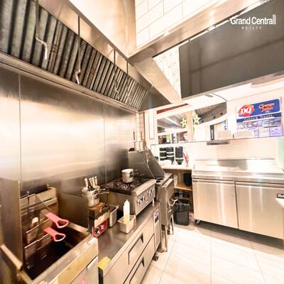 Coquitlam Centre Ramen Food Court (2440-2929 Barnet Hwy，Coquitlam)