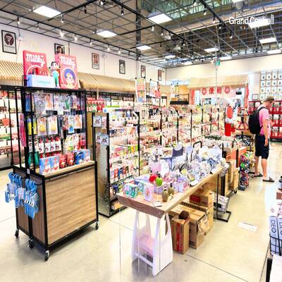 Well-established Japanese Specialty Store（634 5000 CANOE PASS WAY）