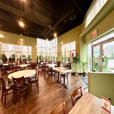 Profitable and high-traffic restaurant opportunity at South Surrey!(2181 160 Street Surrey)