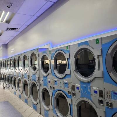 COIN LAUNDROMAT WITH WASH & FOLD - BRAMPTON - SERIOUS INQUIRIES ONY