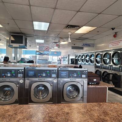 UNATTATTENDED COIN LAUNDRIMAT OPEN 24 / 7 - NORTH YORK
