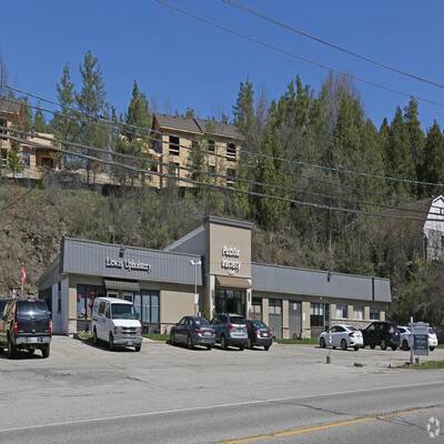 Prime Investment Opportunity – Plaza for Sale!