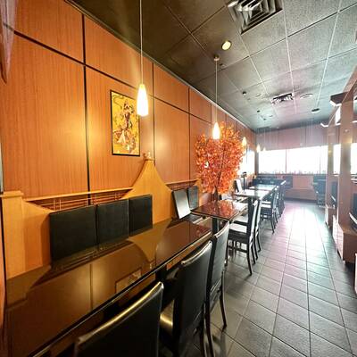 Surrey Japanese sushi restaurant(2385 King George Blvd, Surrey, BC V4A 5A4)