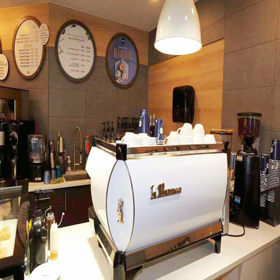 Well-established Waves Coffee Franchise （1095 W BROADWAY）