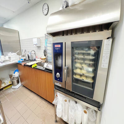 Restaurant Opportunity in the Heart of Metrotown Shopping Mall Area（4621 Kingsway）