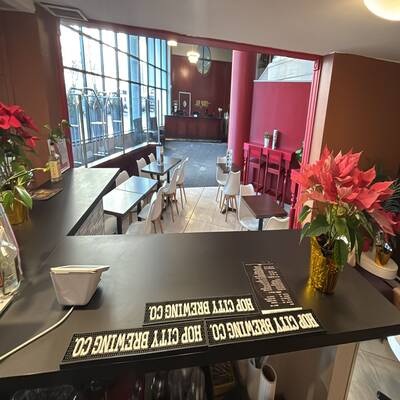 Café & Bar in Hotel Lobby Downtown Ottawa For Sale