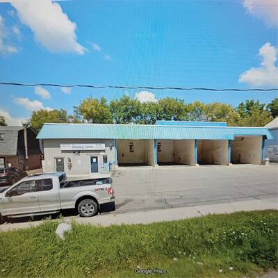 24/7 LAUNDROMAT + COIN CAR WASH + 4 X 1 BDRM APT + PROPERTY IN NORTH TORONTO