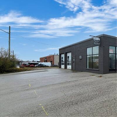 Commercial Building For Sale in Orakvile