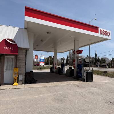 High Vol. Esso + Convenience Store For Sale in Norland - Multi Revenue!