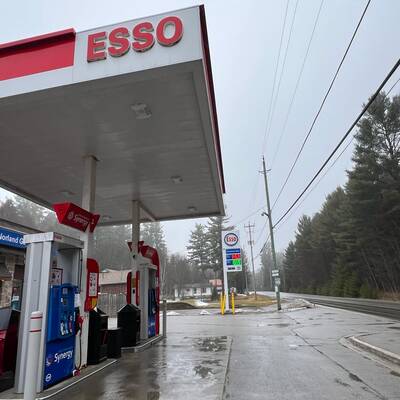 High Vol. Esso + Convenience Store For Sale in Norland - Multi Revenue!