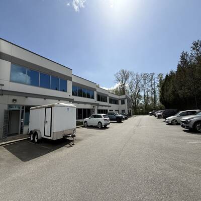 Prime 2,066 SF industrial/showroom opportunity for Lease（120 12371 Horseshoe Way）