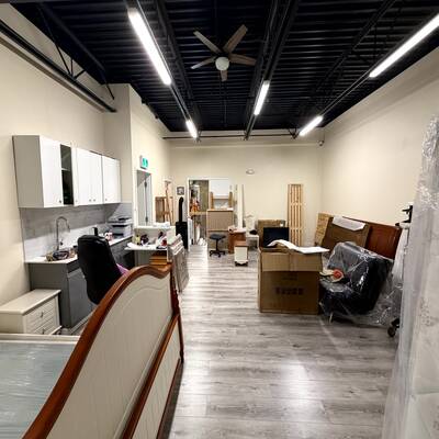 Prime 2,066 SF industrial/showroom opportunity for Lease（120 12371 Horseshoe Way）