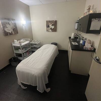 Hand and Stone Massage & Facial Spa For Sale in York Region