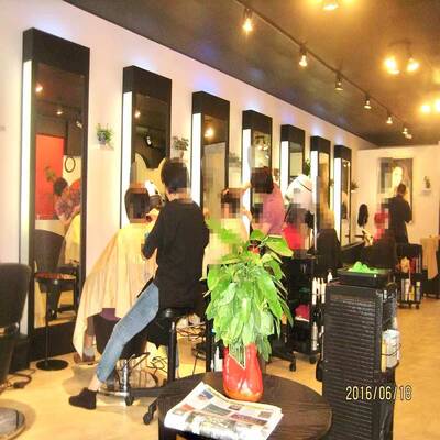 Well‑Known & Locally Loved Hair Salon For Sale（ 8538 Granville St）