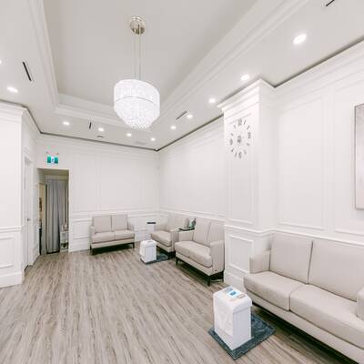 ESTABLISHED NAIL SALON BUSINESS FOR SALE IN KITSILANO（2083 W 4TH AVENUE）