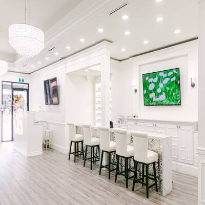 ESTABLISHED NAIL SALON BUSINESS FOR SALE IN KITSILANO（2083 W 4TH AVENUE）