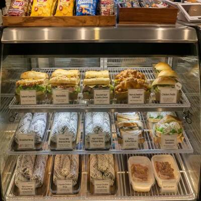 North Vancouver Turn-Key Profitable Cafe for Sale（108-828 Harbourside Drive）