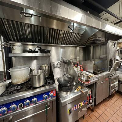 Well-Decorated Hot-Pot Restaurant in West Vancouver (2893 W Broadway)