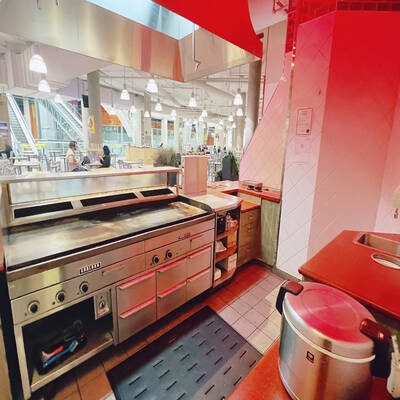 Prime Food Court Business for Sale in Downtown Vancouver (2017 88 W Pender Street)