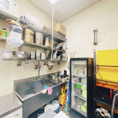 Prime Food Court Business for Sale in Downtown Vancouver (2017 88 W Pender Street)